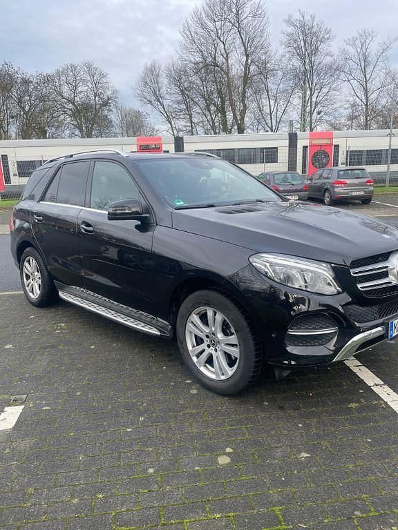Gebraucht Mercedes GLE350 258 PS (189 kW) 2016 Schwarz SUV