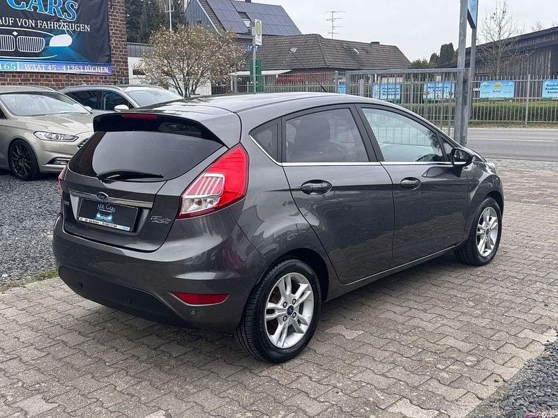 Gebraucht Ford Fiesta Titanium 125 PS (91 kW) 2017 Grau Limousine