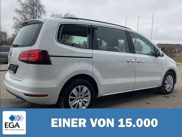 Gebraucht VW Sharan Comfortline 150 PS (110 kW) 2022 Weiß Van / Kleinbus