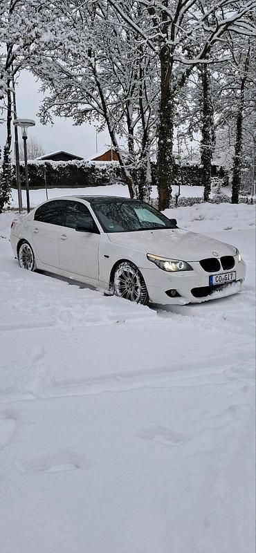 Weiß Gebraucht 2007 BMW 535 M Sport Limousine | 10.500 € - Bild 1/4