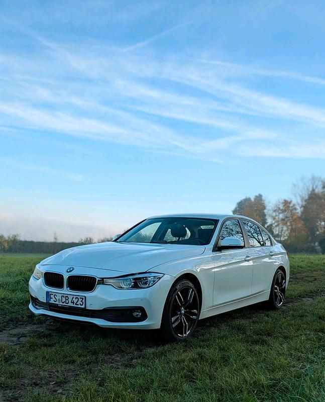 Weiß Gebraucht 2018 BMW 316 Limousine | 12.750 € (Teuer) - Bild 1/4