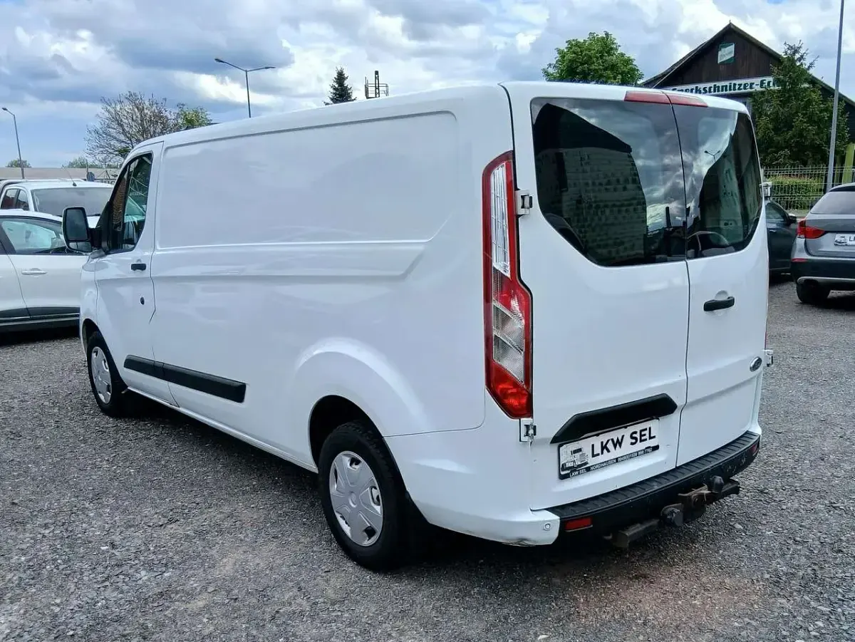 Gebraucht Ford Transit Custom Trend 131 PS (96 kW) 2018 Frostweiß Van / Kleinbus