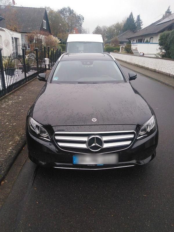 Schwarz Gebraucht 2017 Mercedes E350 Avantgarde Kombi | 22.700 € (Fairer Preis) - Bild 1/4