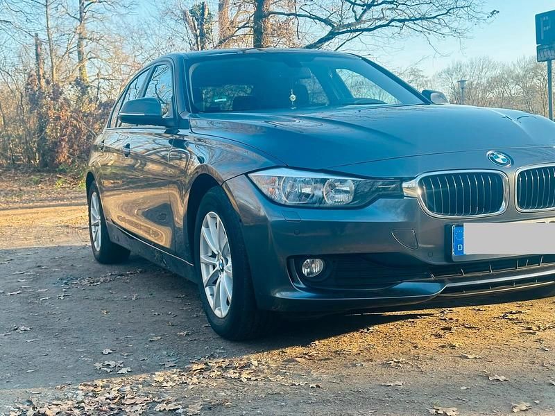 Grau Gebraucht 2014 BMW 320 Limousine | 9.000 € (Superpreis) - Bild 1/4