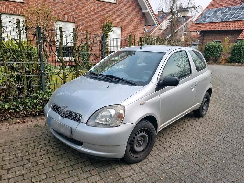 Gebraucht Toyota Yaris 68 PS (50 kW) 2002 Silber Kleinwagen