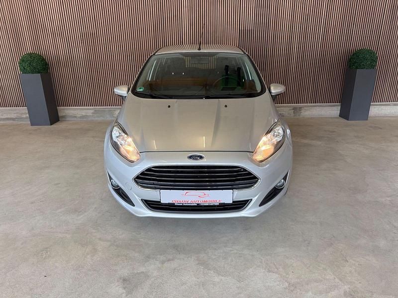 Gebraucht Ford Fiesta SYNC Edition 75 PS (55 kW) 2015 Silber Kleinwagen