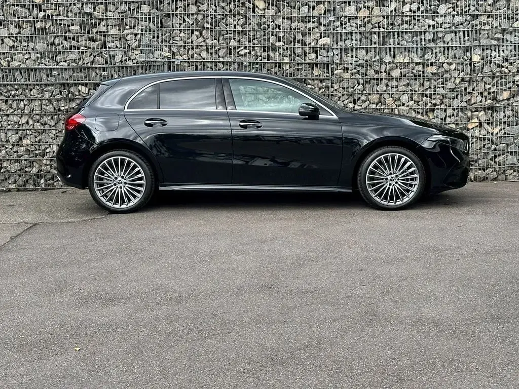 Neu Mercedes A250 AMG 163 PS (119 kW) 2026 Schwarz Limousine