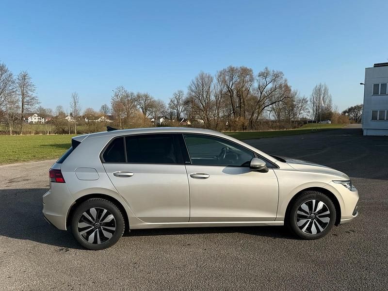 Gebraucht VW Golf VIII 110 PS (80 kW) 2023 Silber Limousine