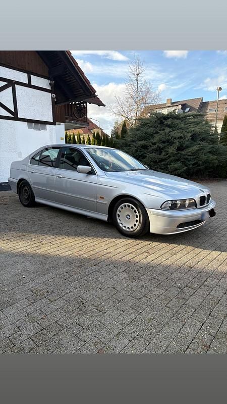 Gebraucht BMW 520 170 PS (125 kW) 2002 Silber Limousine