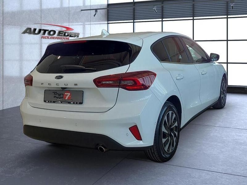 Gebraucht Ford Focus Titanium 125 PS (91 kW) 2024 Frostweiß Limousine