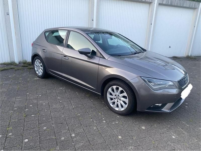 Silber Gebraucht 2014 Seat Leon Kleinwagen | 5.450 € (Superpreis) - Bild 1/4