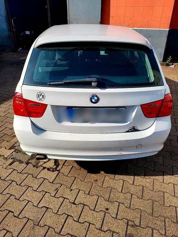 Weiß Gebraucht 2012 BMW 316 Kombi | 4.999 € (Superpreis) - Bild 1/4