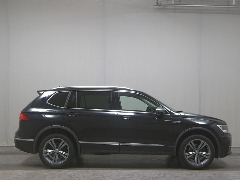 Deep black perleffekt (metallic) Gebraucht 2020 VW Tiguan Allspace Comfortline SUV | 24.880 € (Fairer Preis) - Bild 1/4