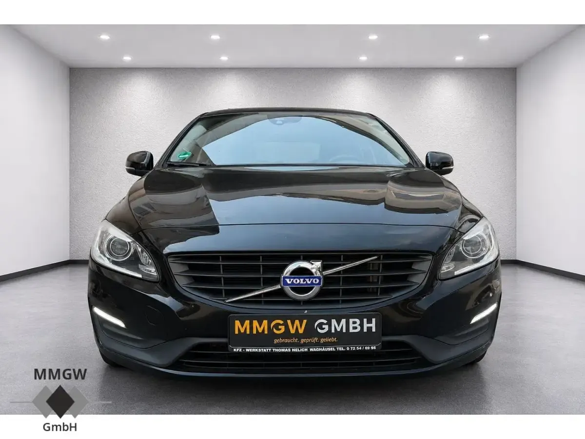Gebraucht Volvo V60 Kinetic 150 PS (110 kW) 2015 Schwarz Kombi