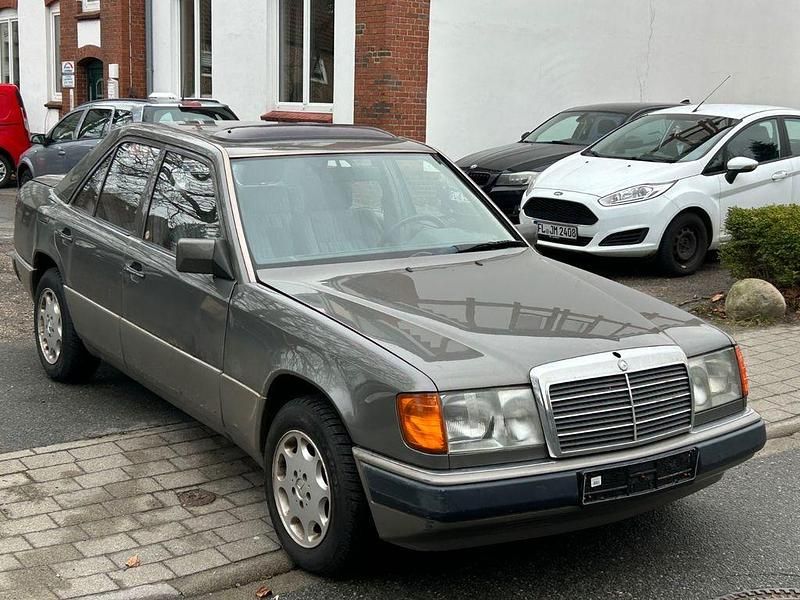 Gebraucht Mercedes 200 75 PS (55 kW) 1992 Grau Limousine