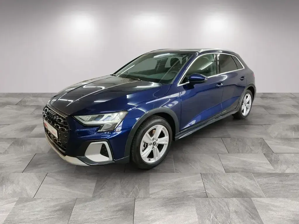 Gebraucht Audi A3 Ambiente 150 PS (110 kW) 2025 Navarrablau metallic Limousine