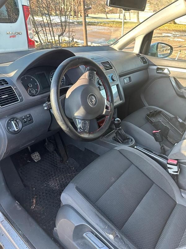 Gebraucht VW Touran 2012 Silber Van / Kleinbus