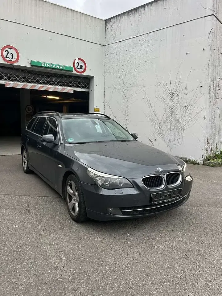 Gebraucht BMW 520 170 PS (125 kW) 2009 Platingrau metallic Kombi