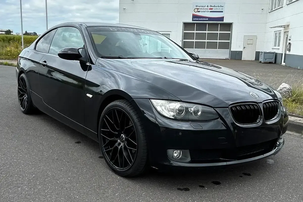 Gebraucht BMW 325 218 PS (160 kW) 2008 Schwarz Coupé