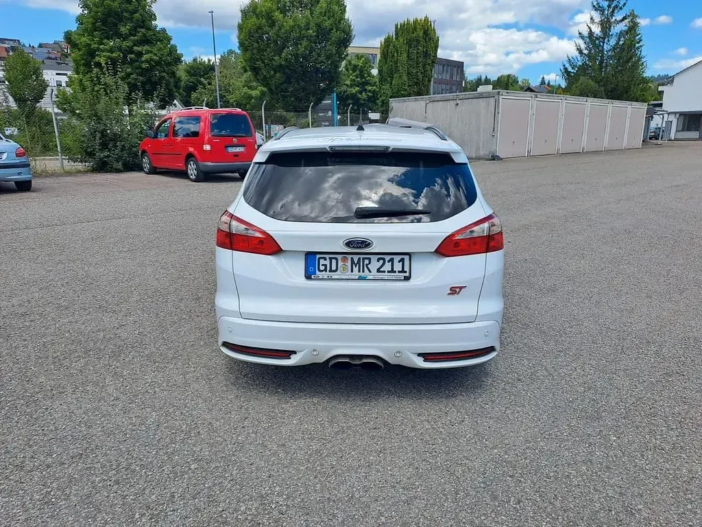 Usado Ford Focus ST 250 CV (183 kW) 2013 Blanco Berlina