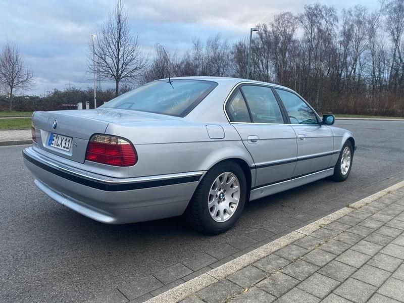 Gebraucht BMW 728 193 PS (141 kW) 1996 Silber Limousine
