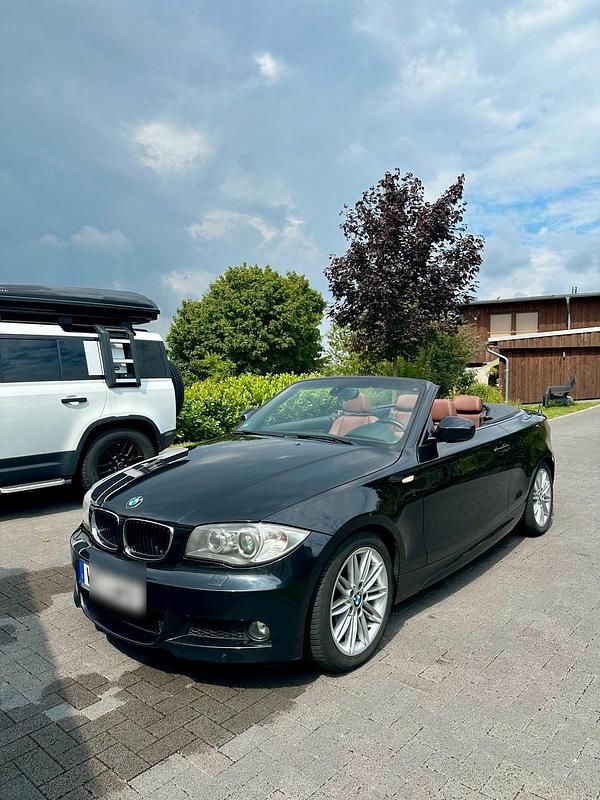 Schwarz Gebraucht 2011 BMW 118 Cabriolet M Sport Cabrio | 9.450 € (Fairer Preis) - Bild 1/4