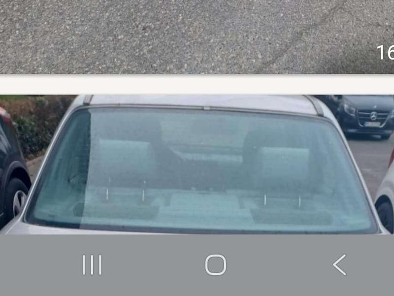 Gebraucht Mercedes 180 122 PS (89 kW) 1997 Silber Limousine