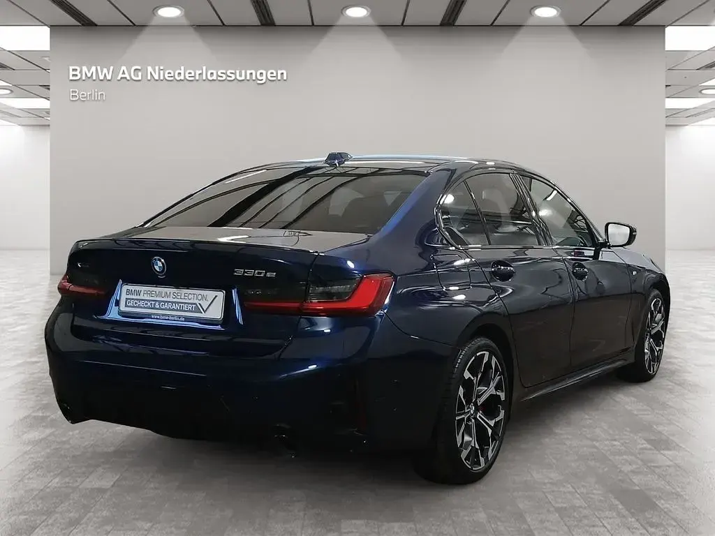 Gebraucht BMW 330e Performance 292 PS (214 kW) 2025 Blau Limousine