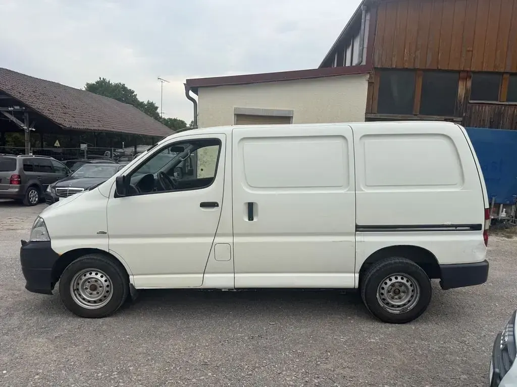 Gebraucht Toyota HiAce 117 PS (86 kW) 2010 Weiß Van