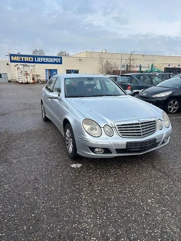 Używany Mercedes E280 Classic 190 KM (139 kW) 2006 Srebrny Sedan/Limuzyna
