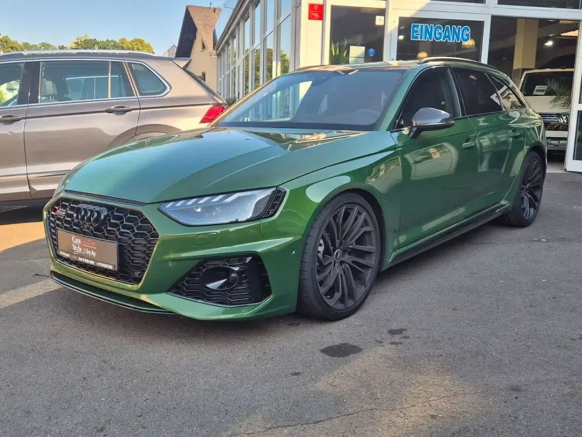 Gebraucht Audi RS4 Design 450 PS (330 kW) 2021 Sonomagrün metallic Kombi