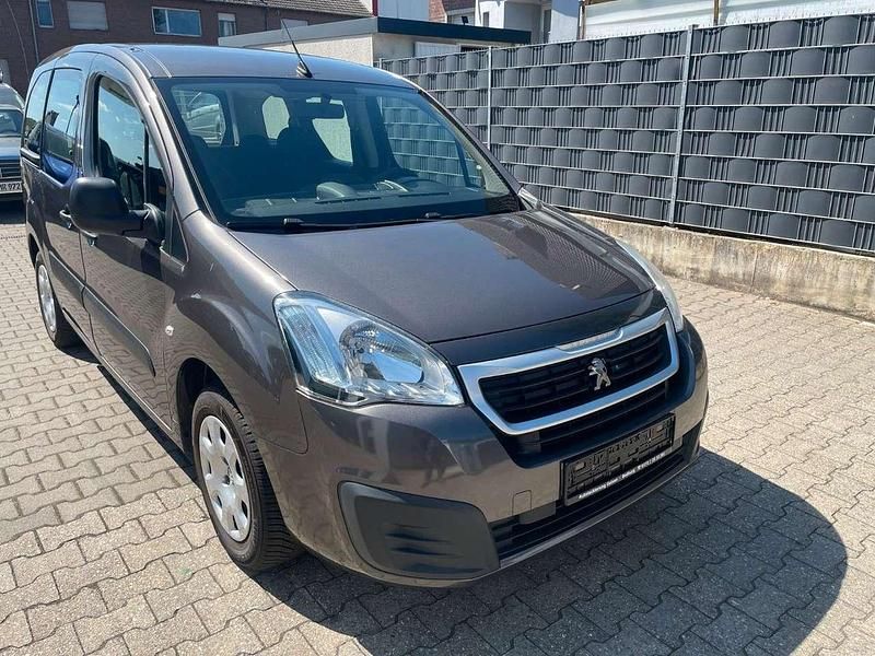 Grau Gebraucht 2016 Peugeot Partner Van / Kleinbus | 12.950 € (Etwas zu teuer) - Bild 1/4