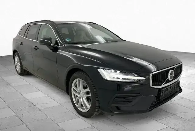 Gebraucht Volvo V60 Core 197 PS (144 kW) 2023 Black stone Kombi