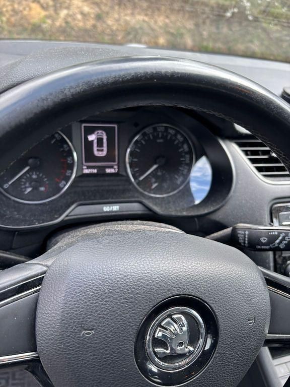 Gebraucht Skoda Octavia Elegance 105 PS (77 kW) 2015 Weiß Kleinwagen