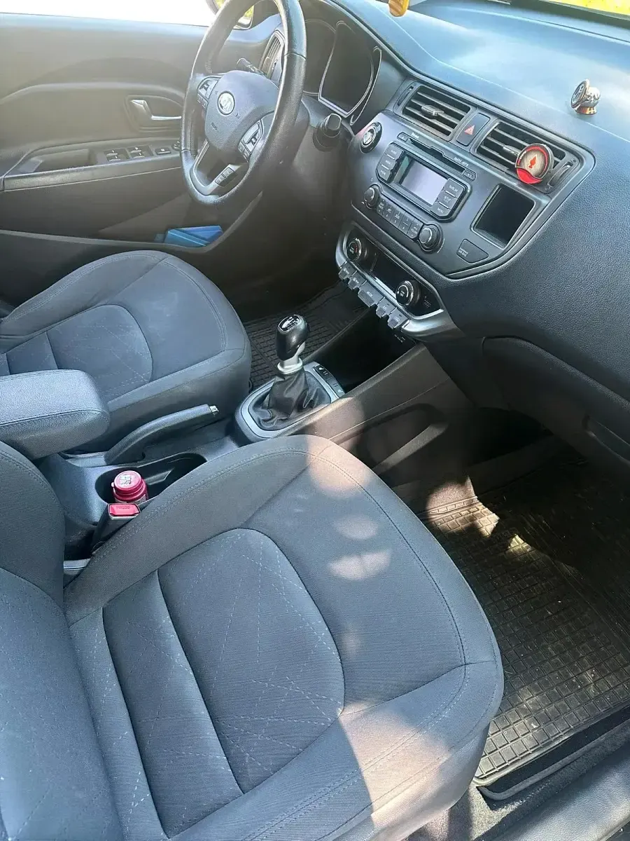 Gebraucht Kia Rio 108 PS (79 kW) 2011 Schwarz Kleinwagen