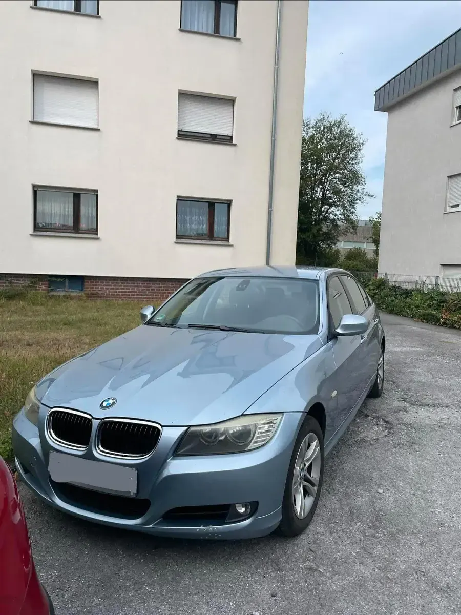 Gebraucht BMW 318 143 PS (105 kW) 2009 Blau Limousine