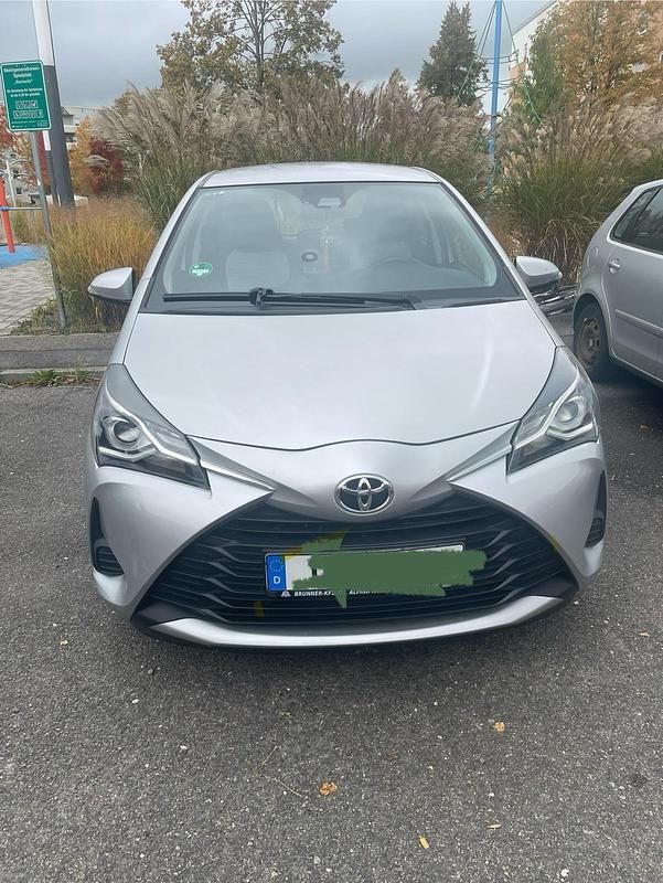 Silber Gebraucht 2018 Toyota Yaris Kleinwagen | 9.000 € (Guter Preis) - Bild 1/4