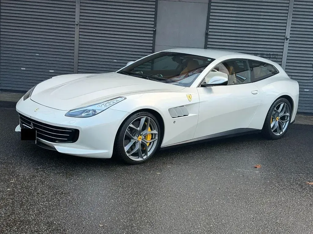Second-hand Ferrari GTC4Lusso 610 CP (448 kW) 2018 Alb Break
