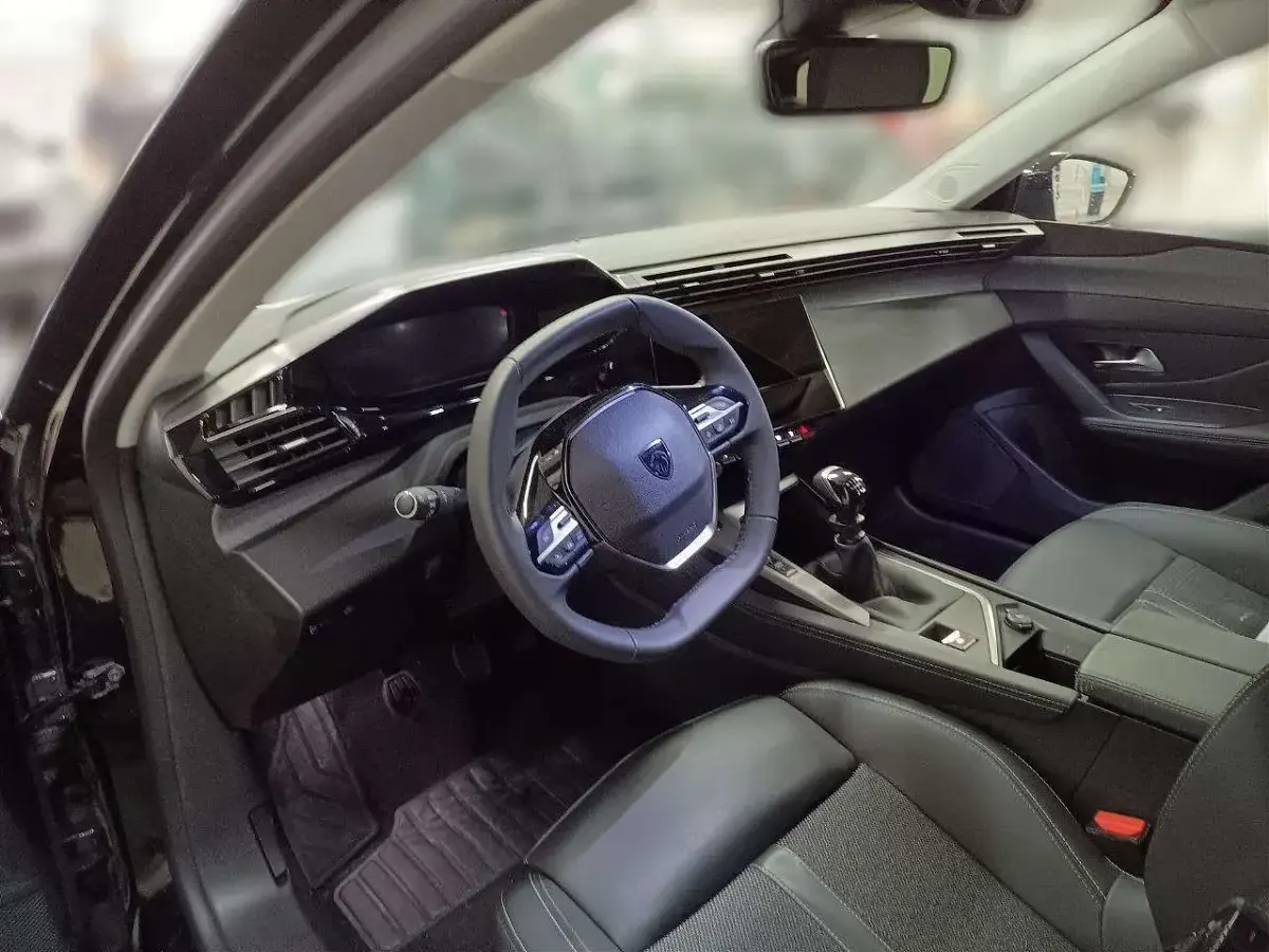 Gebraucht Peugeot 308 SW Allure 131 PS (96 kW) 2024 Schwarz Kombi