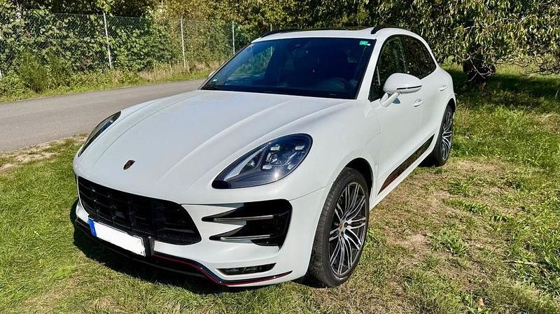 Weiß Gebraucht 2018 Porsche Macan Turbo Performance Package SUV | 68.900 € - Bild 1/4