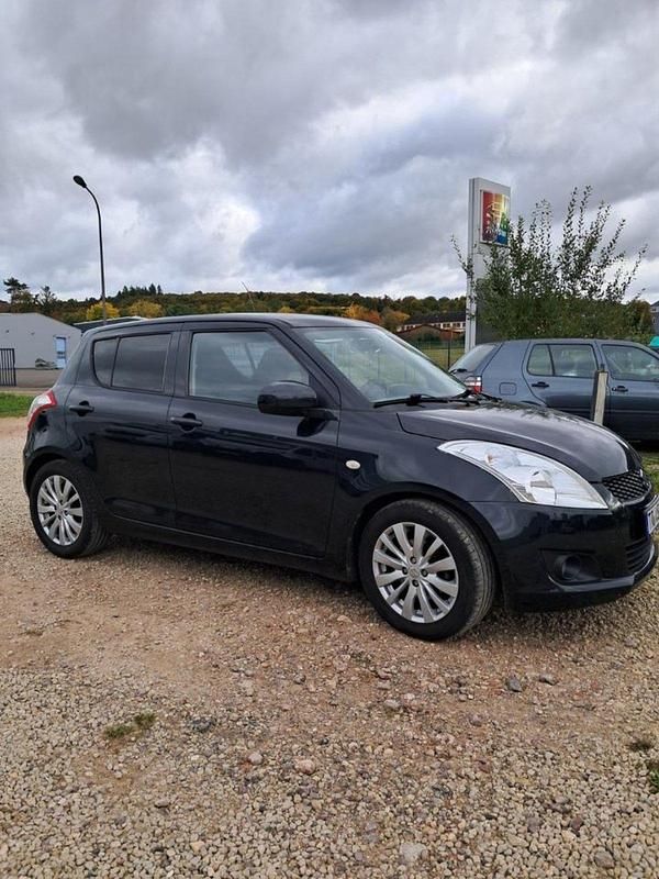 Schwarz Gebraucht 2012 Suzuki Swift Kleinwagen | 5.200 € (Guter Preis) - Bild 1/4