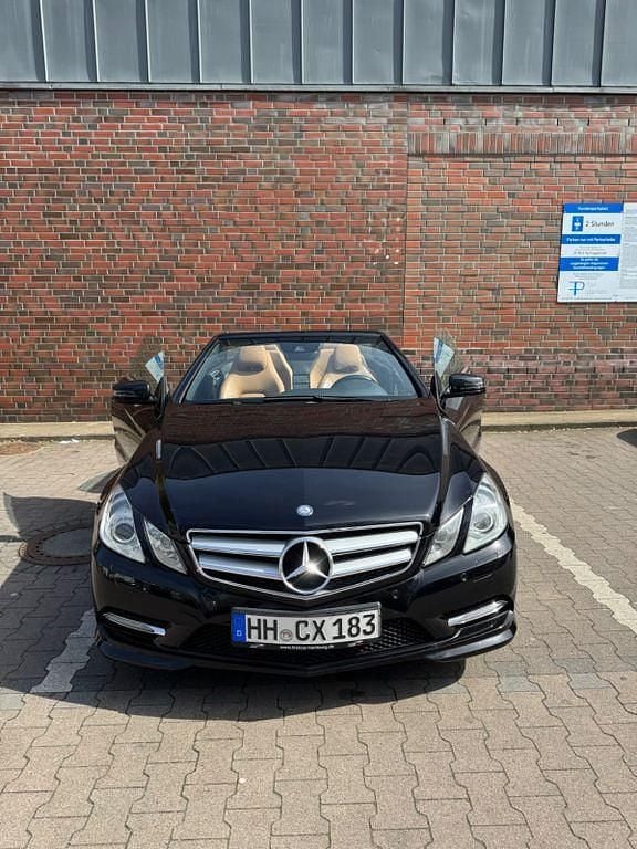 Gebraucht Mercedes E350 AMG line 265 PS (194 kW) 2011 Schwarz Cabrio