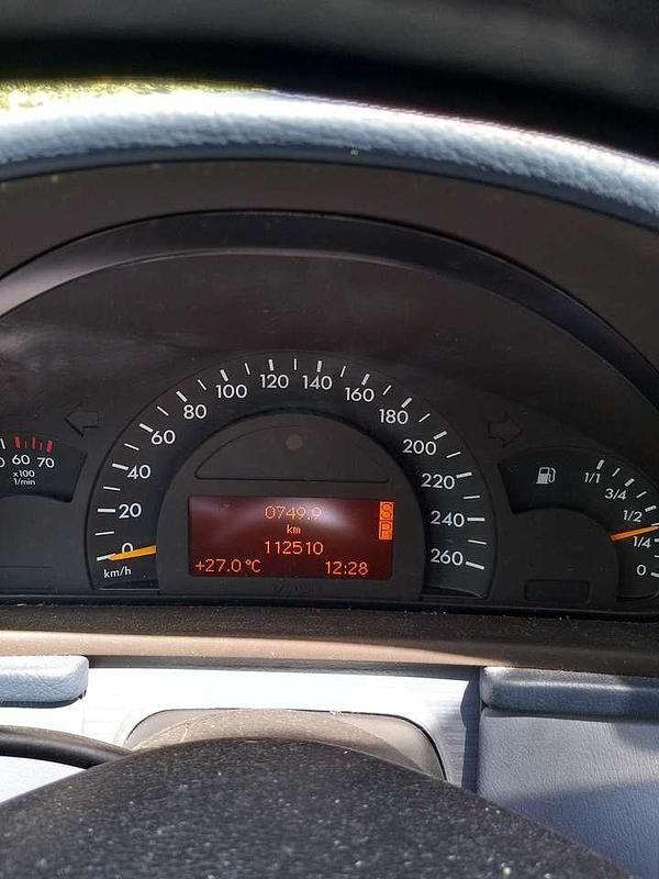 Silber Gebraucht 2001 Mercedes C180 Classic Limousine | 5.300 € (Teuer) - Bild 1/4