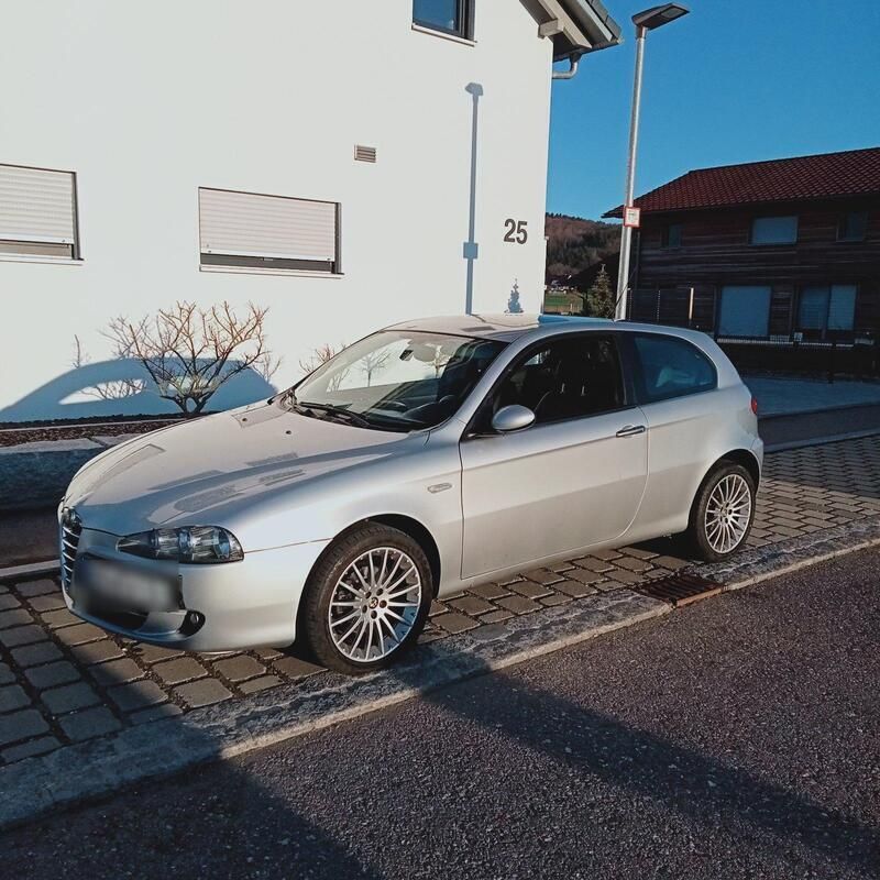 Silber Gebraucht 2006 Alfa Romeo 147 Kleinwagen | 1.999 € (Fairer Preis) - Bild 1/4