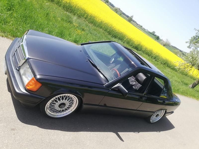 Gebraucht Mercedes 190 108 PS (79 kW) 1992 Schwarz Limousine