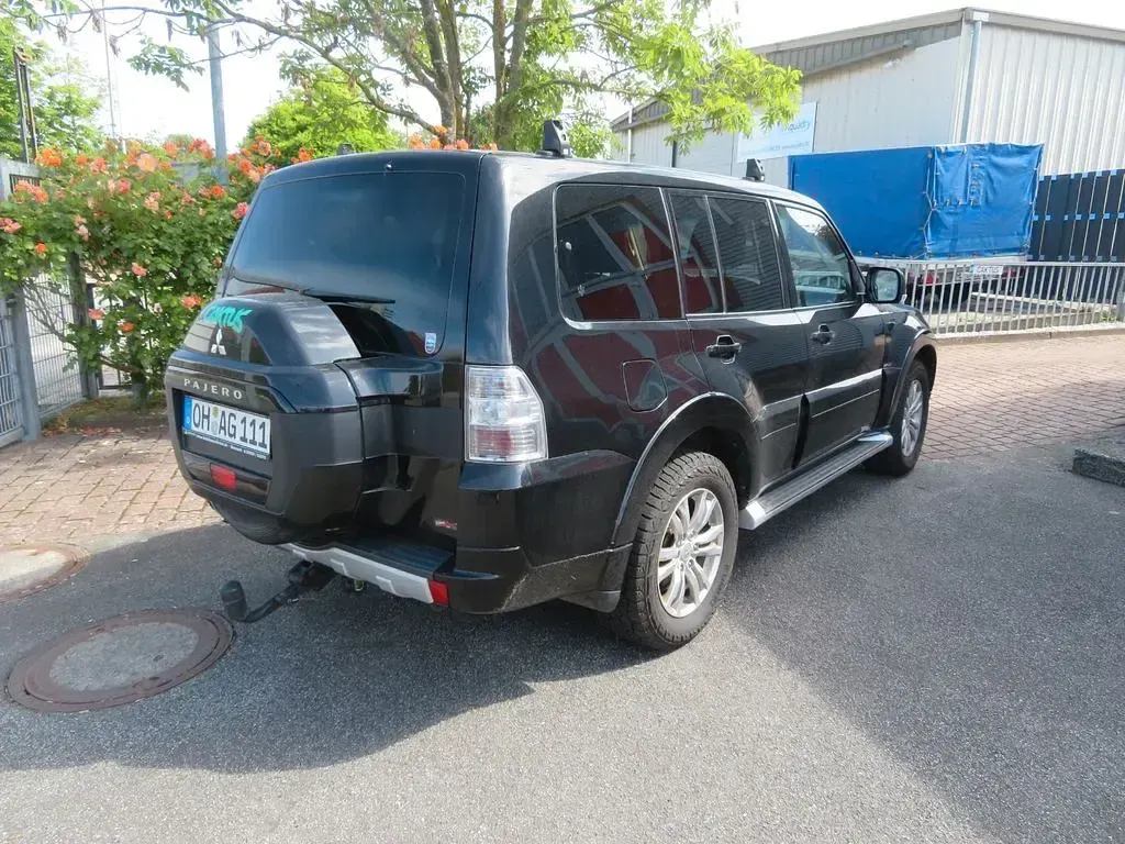 Gebraucht Mitsubishi Pajero 190 PS (139 kW) 2015 Schwarz SUV