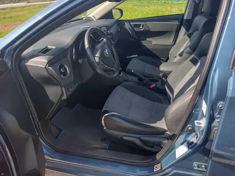 Gebraucht Toyota Auris Hybrid 136 PS (100 kW) 2016 Blau Limousine