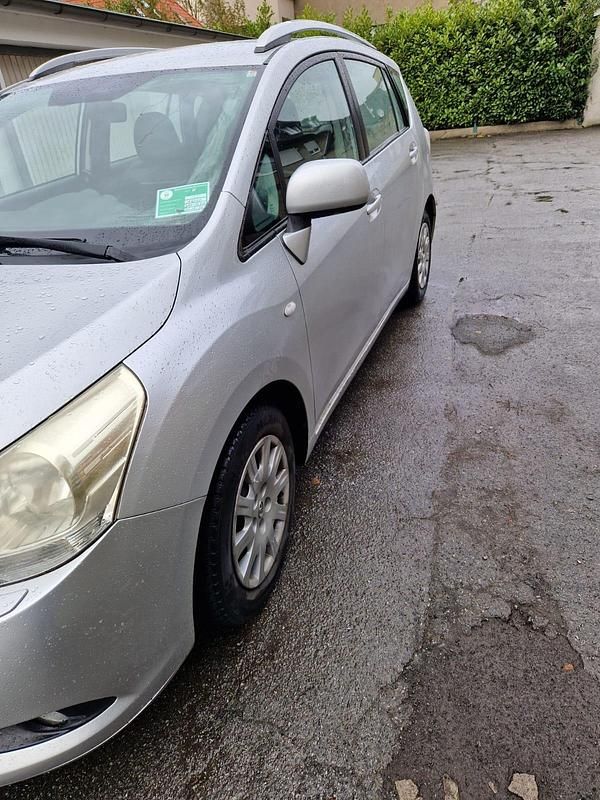 Gebraucht Toyota Verso 147 PS (108 kW) 2009 Grau Van / Kleinbus