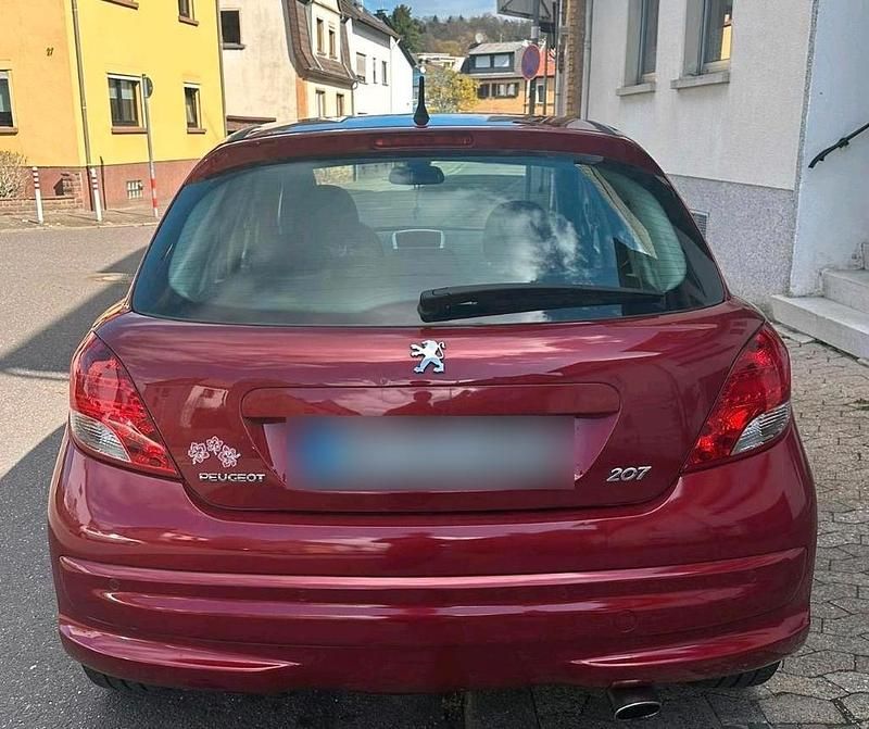 Gebraucht Peugeot 207 120 PS (88 kW) 2011 Rot Limousine