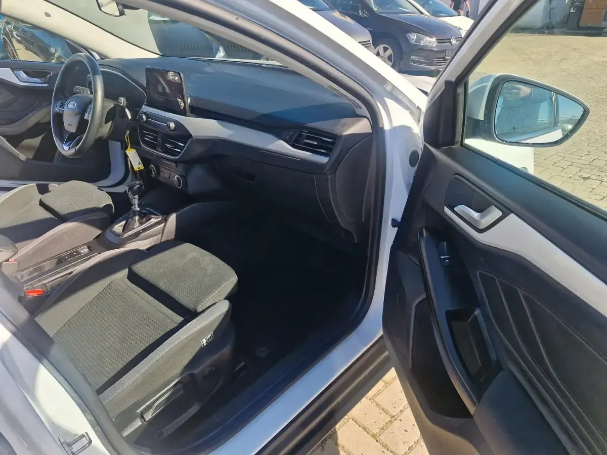 Gebraucht Ford Focus Cool & Connect 120 PS (88 kW) 2020 Weiß Kombi